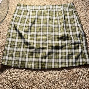 Large skirt from SHEIN never worn its green black and white
